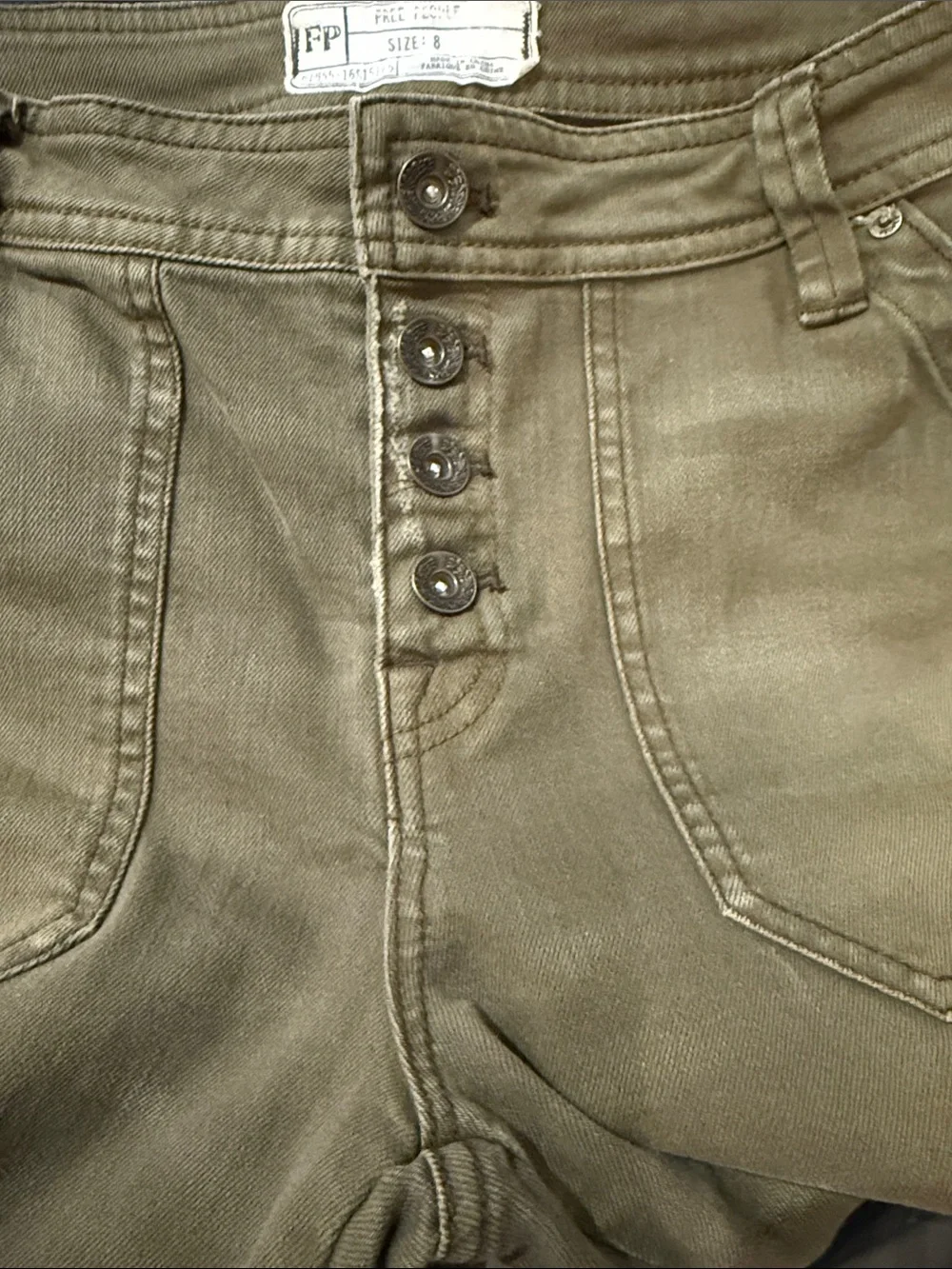 Free people Khaki Distressed Women’s Button-fly boyfriend Jean. EUC